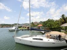 Oceanis 43: En marina